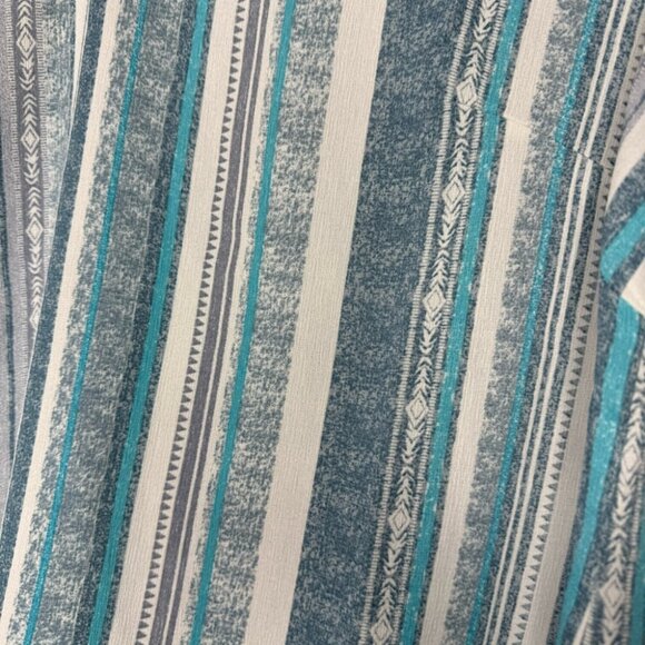 Bloomchic Tshirt top blue white striped v neck light weight style beach 🏖️ vibe - Picture 6 of 8